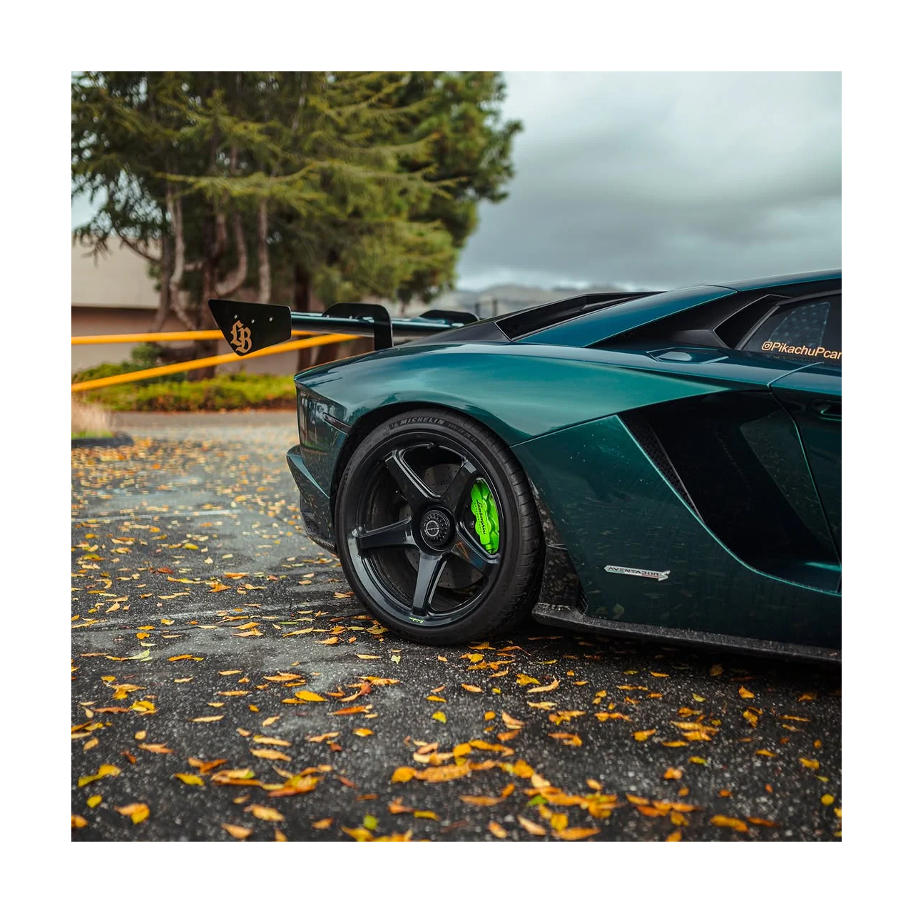 Emerald Green Film: Why Jewel Tones Are Dominating 2026 Car Customization