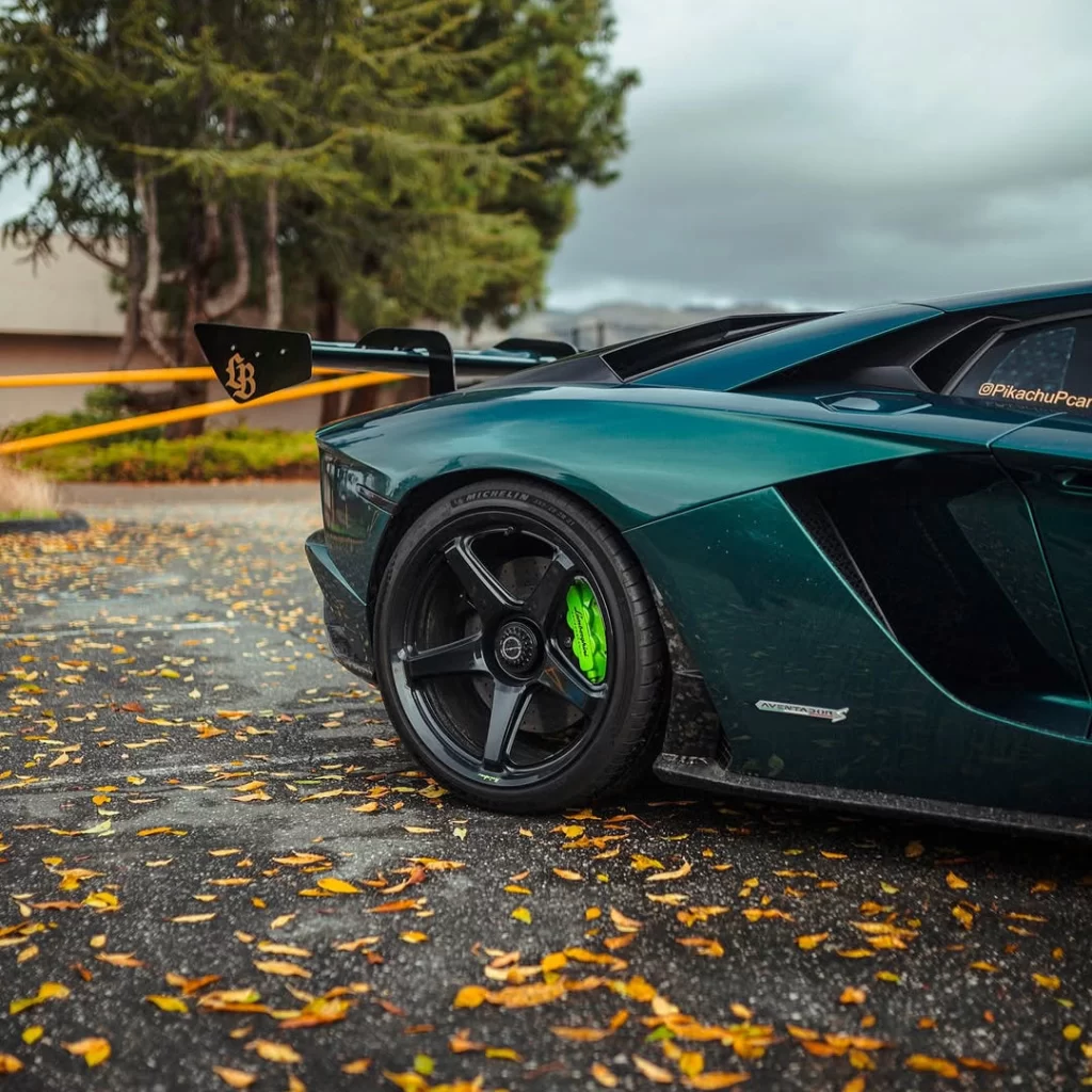 Gloss Metallic Emerald Green Paint Protection Film: Color Upgrade for Your Vehicle